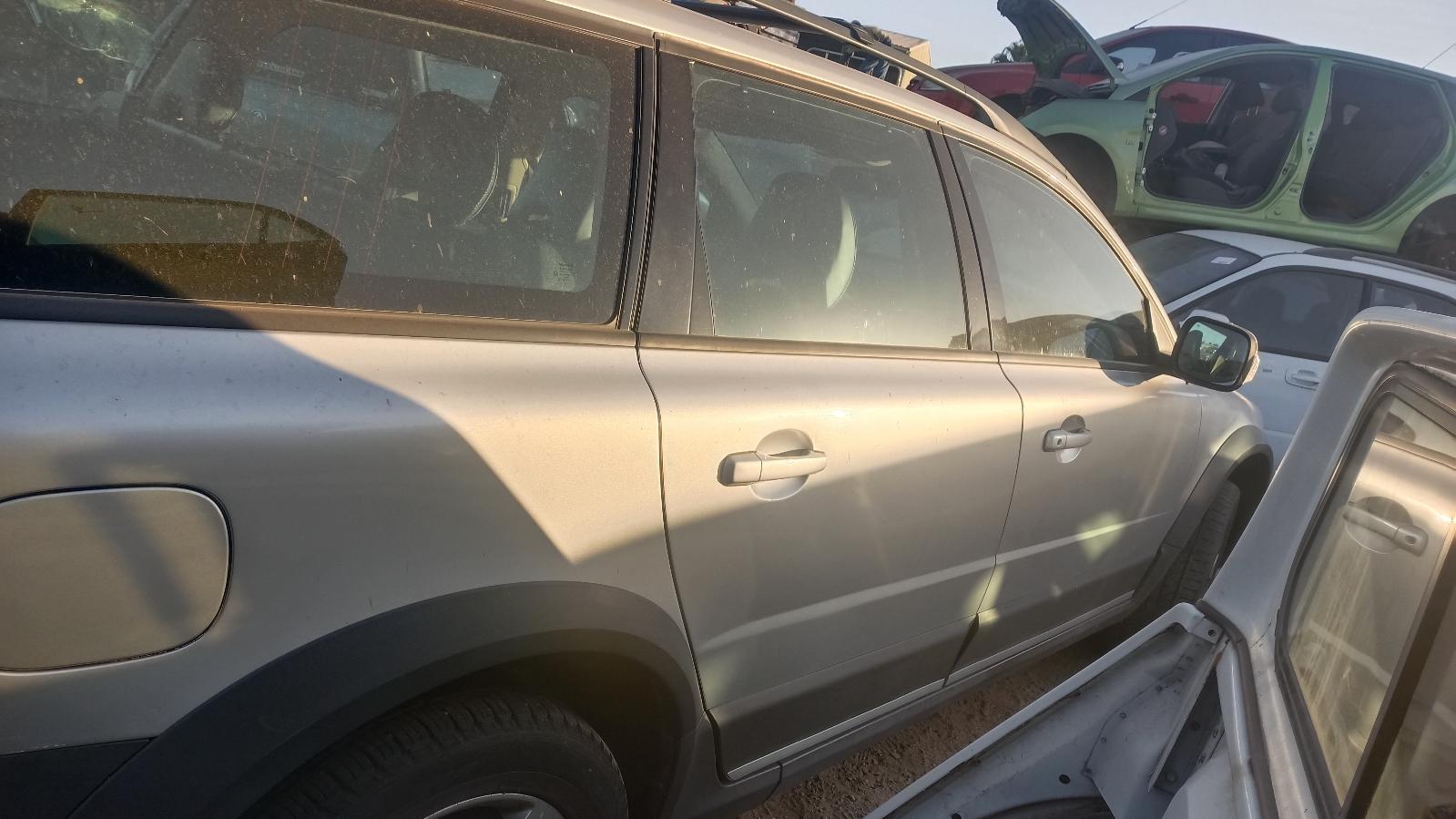 View Auto part Alternator Volvo Xc70 2008