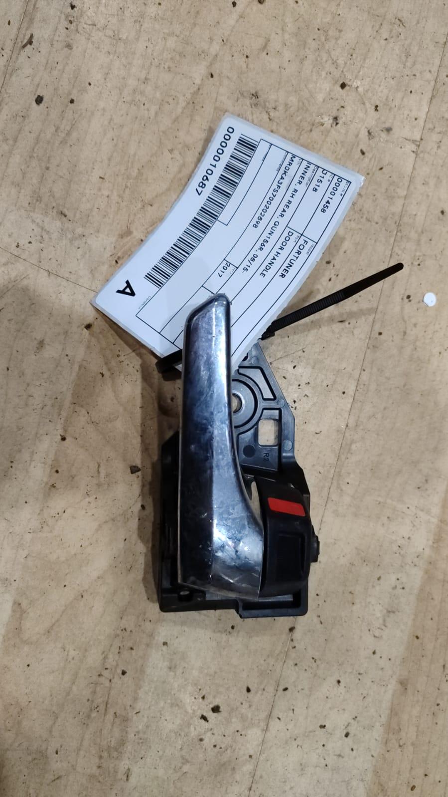View Auto part Door Handle Toyota Fortuner 2017
