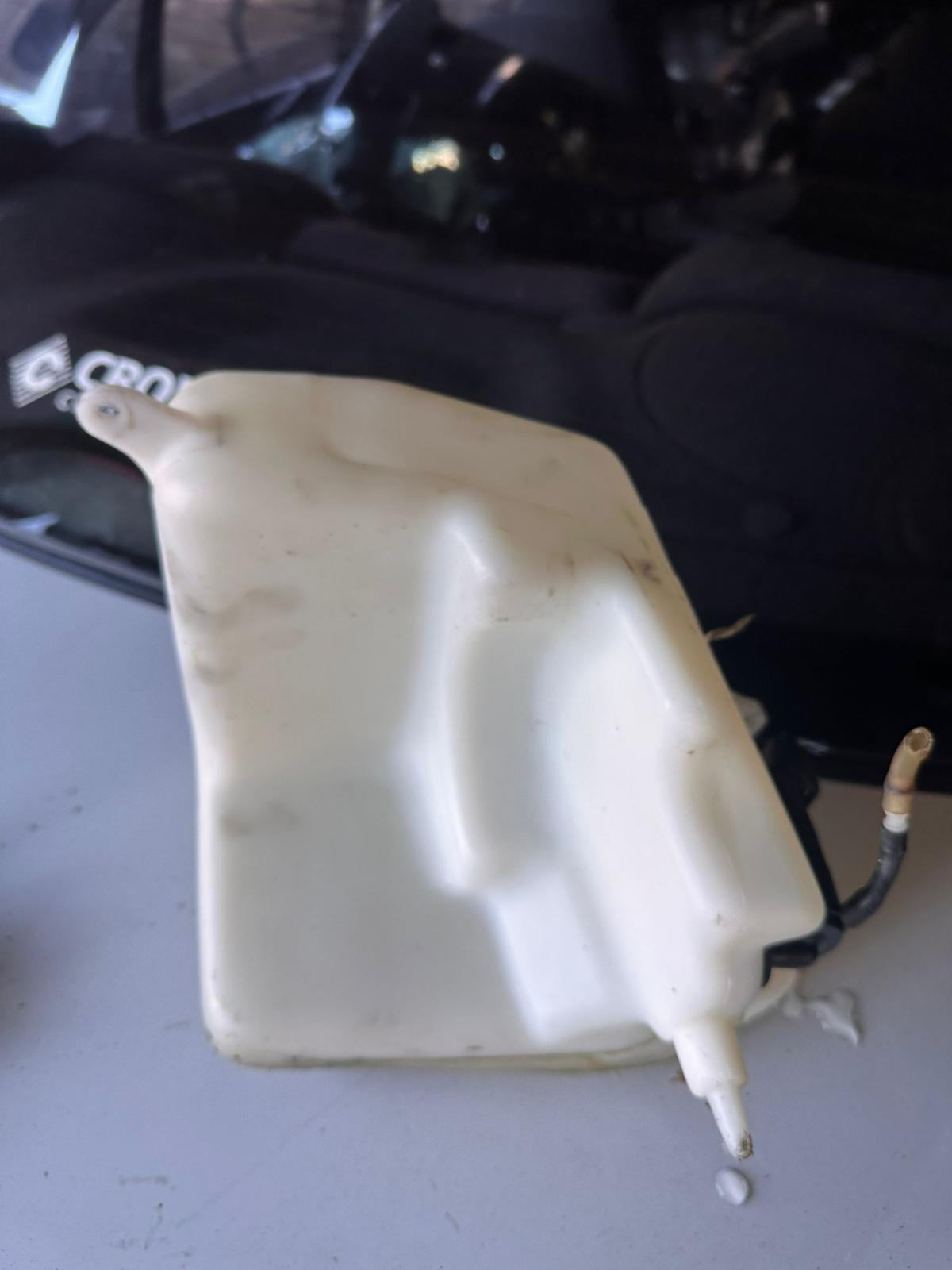 1995 Toyota Camry Washer Bottle View Auto part Washer Bottle Toyota Camry 1995