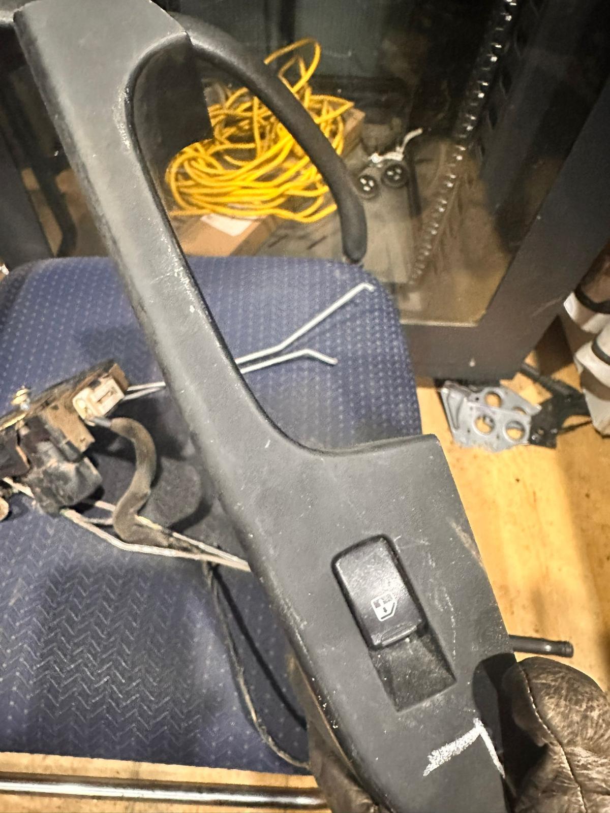 View Auto part Pwr Dr Wind Switch Holden Barina 2005