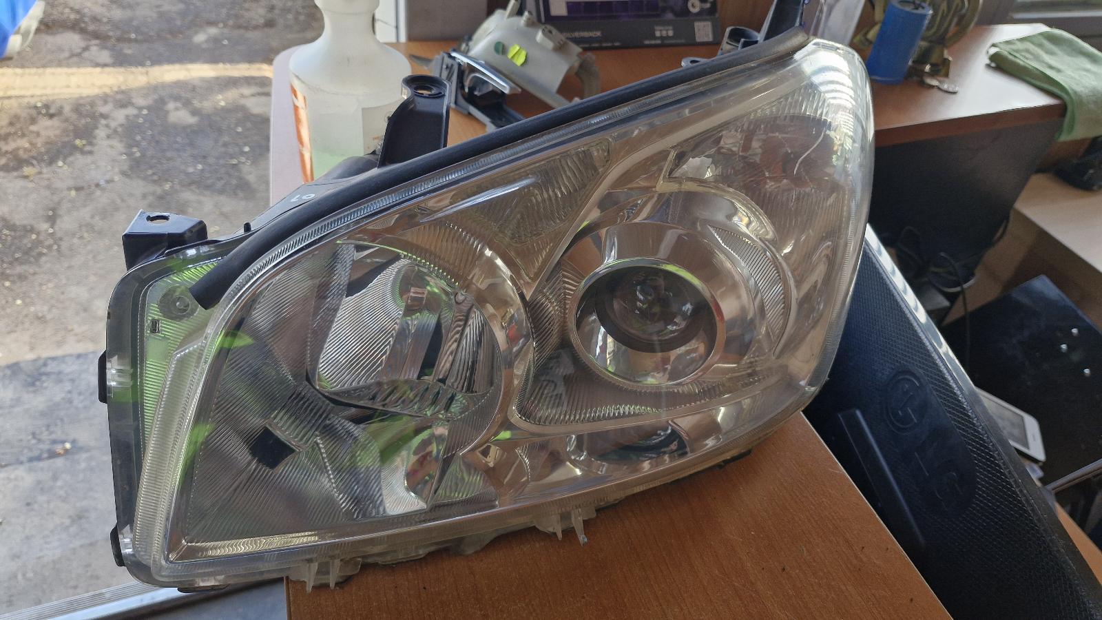 View Auto part Left Headlamp Toyota Rav4 2009