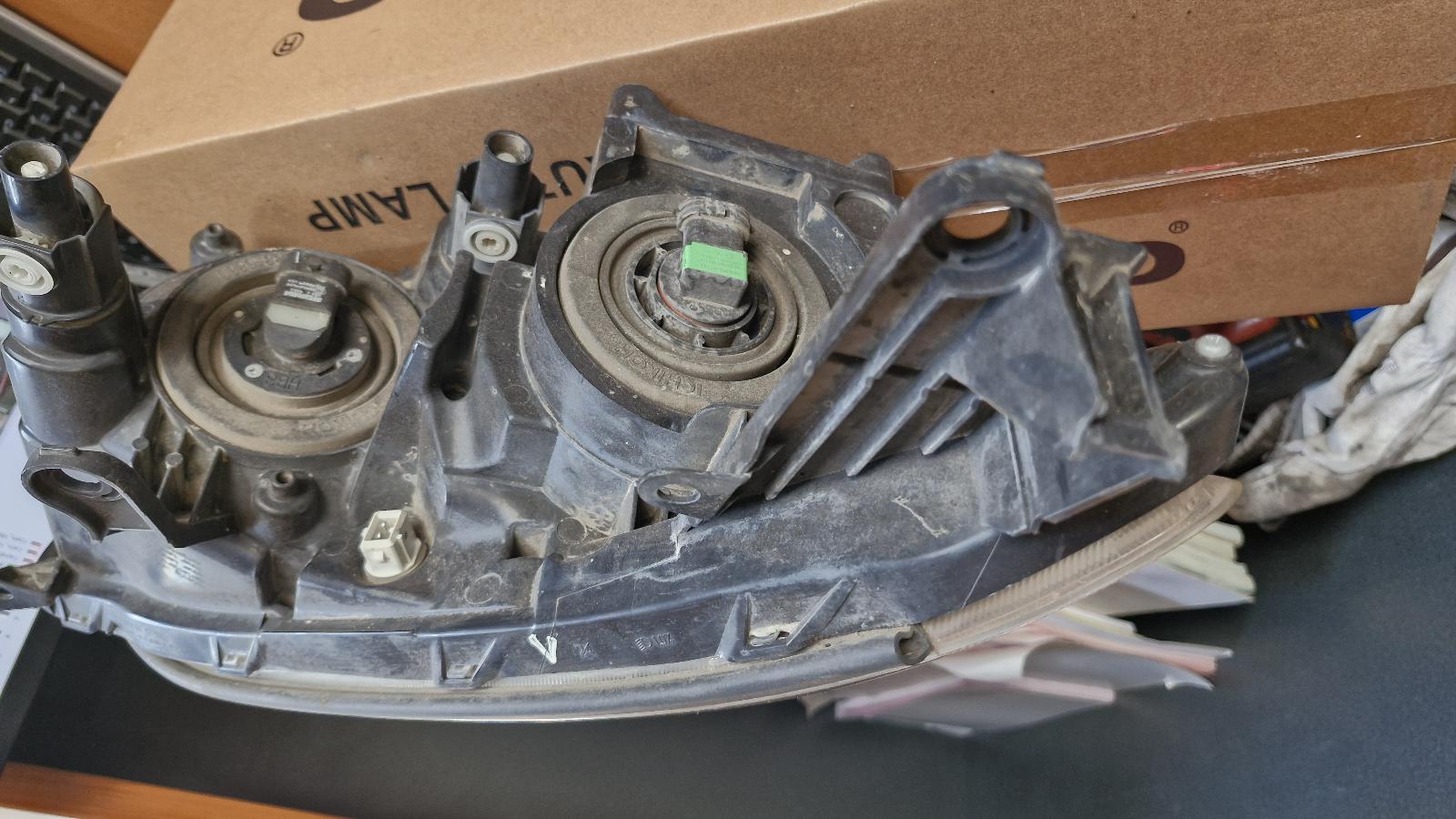 View Auto part Left Headlamp Toyota Rav4 2009