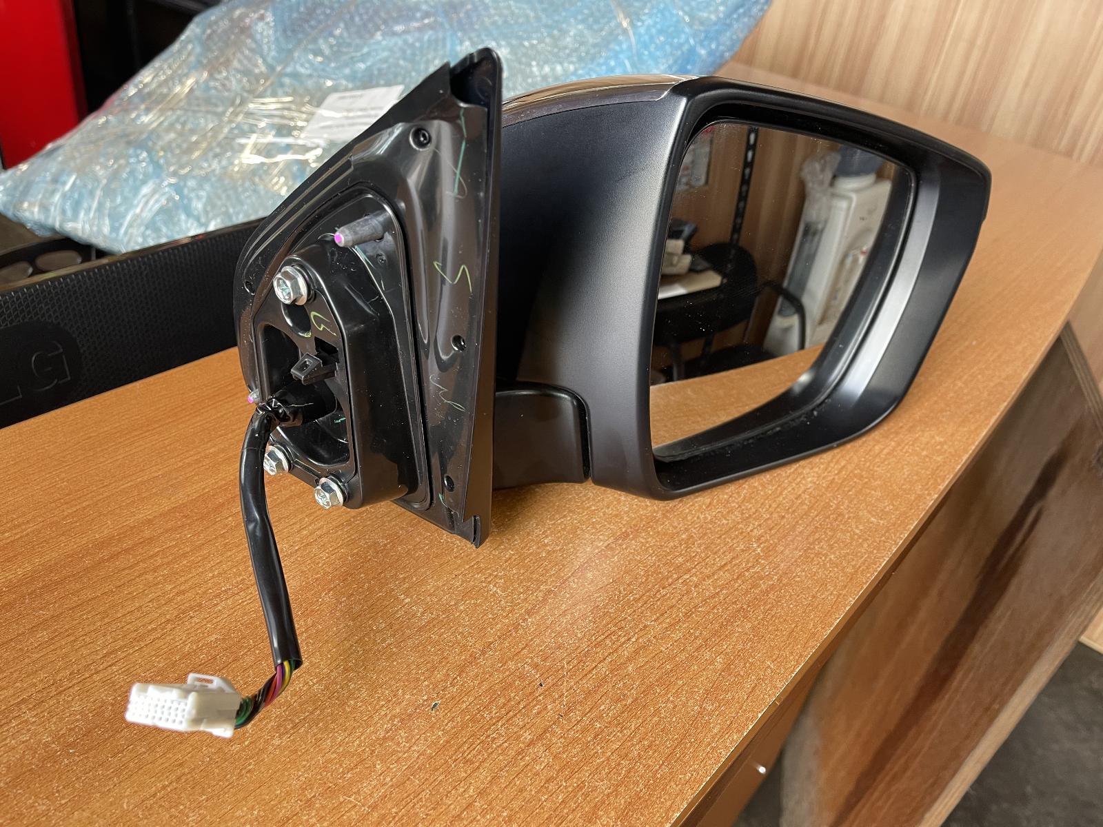 View Auto part Right Door Mirror Isuzu Dmax 2022