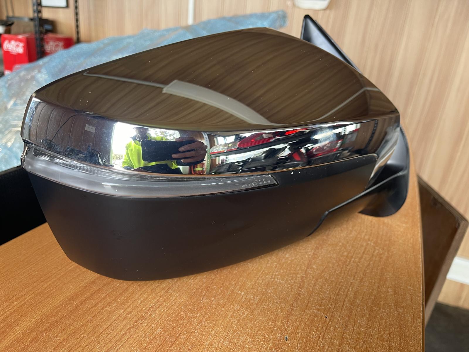 View Auto part Right Door Mirror Isuzu Dmax 2022