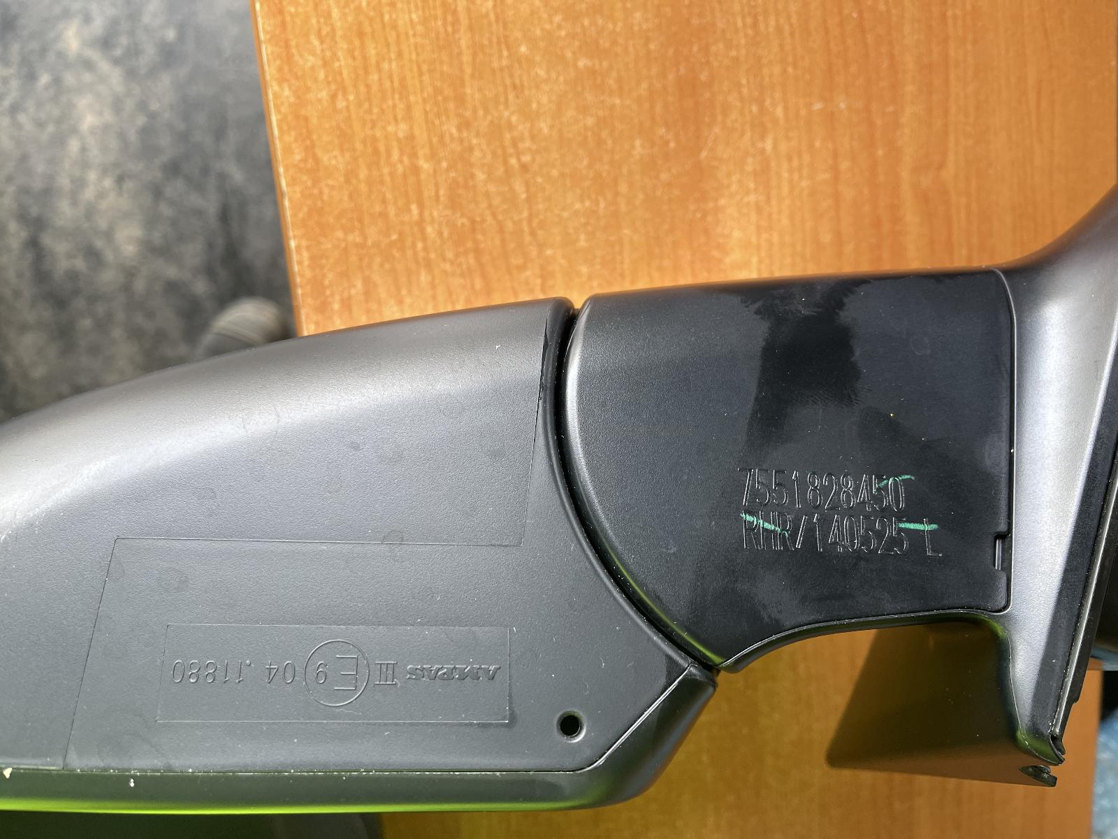 View Auto part Right Door Mirror Isuzu Dmax 2022