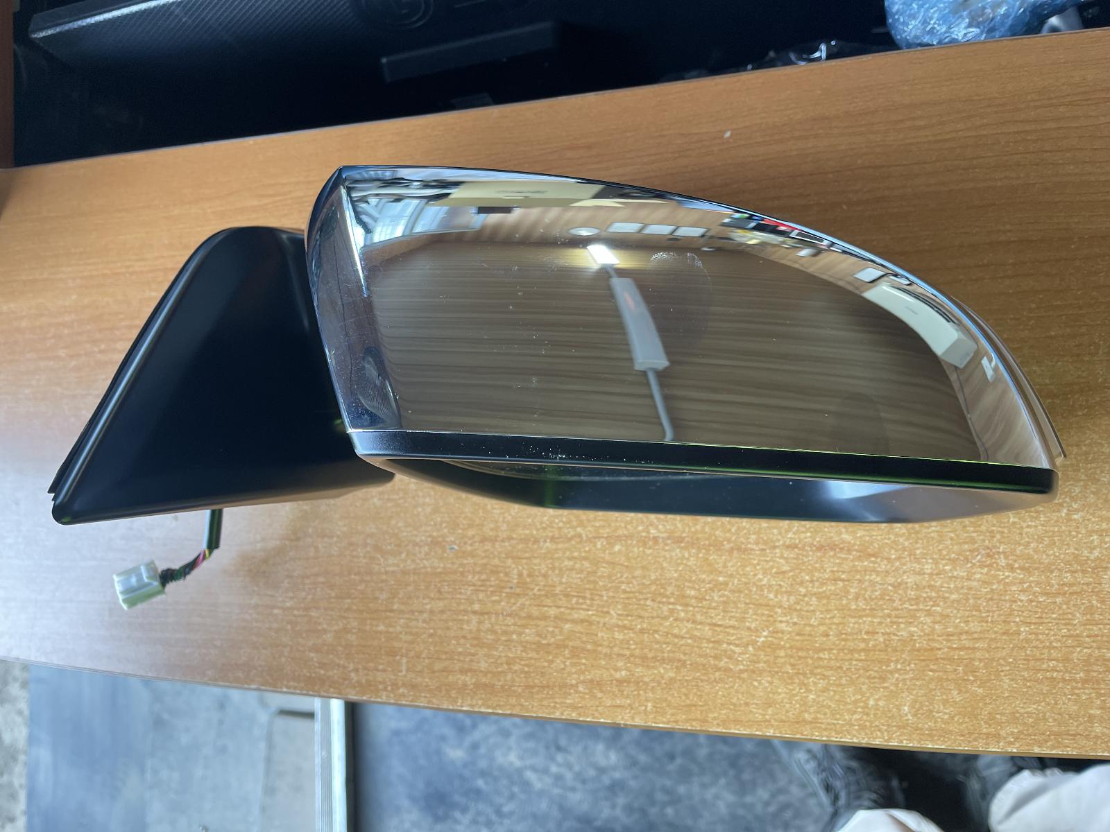 View Auto part Right Door Mirror Isuzu Dmax 2022